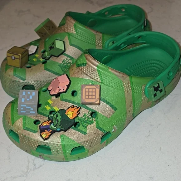 Boys Minecraft Crocs - Picture 2 of 3